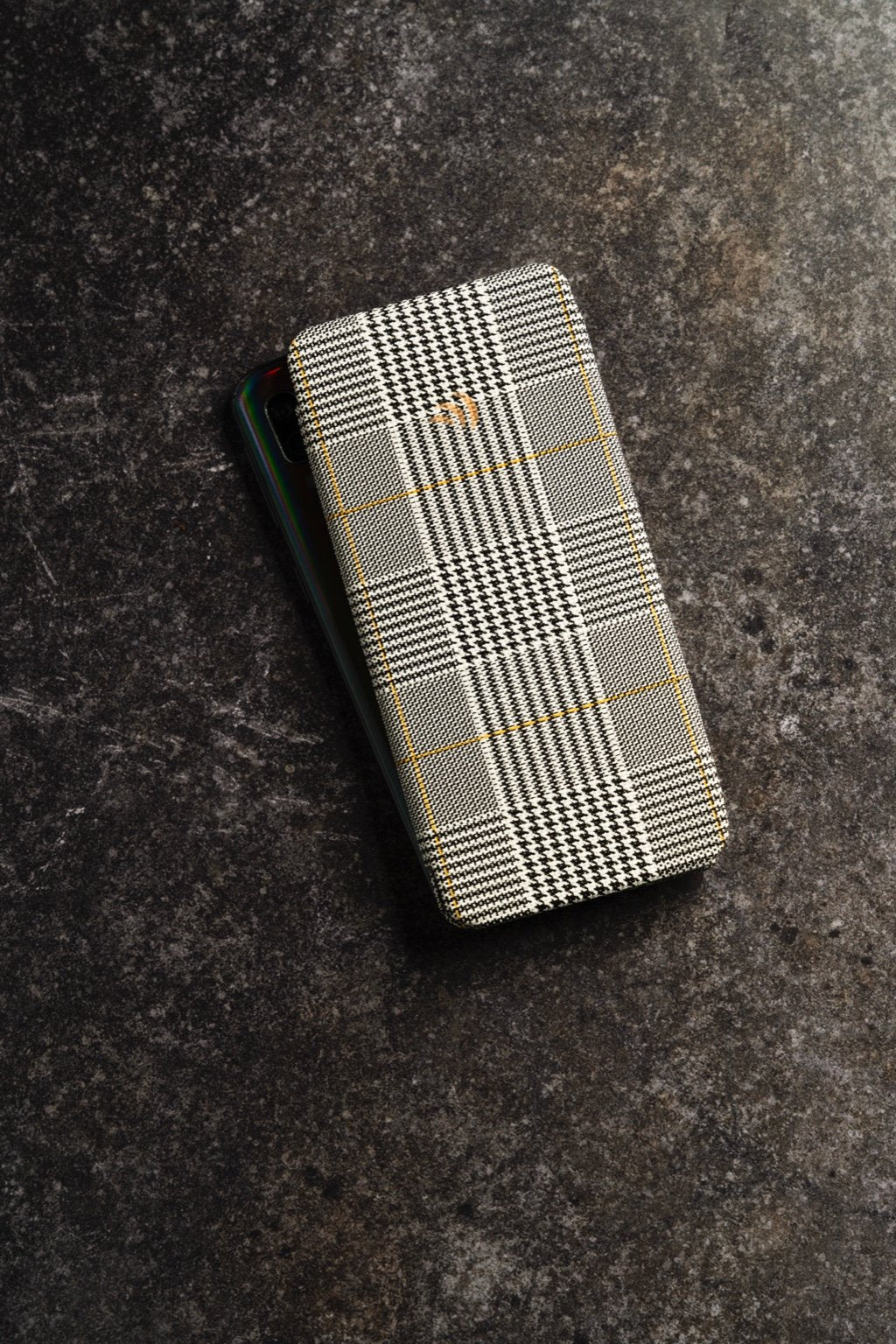 Cotoc : Étui à lunettes aimanté au smartphone en édition Pied-de-poule